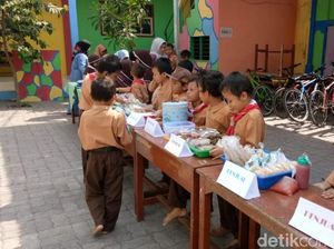 Begini Serunya Siswa Kelas 2 SD di Pasuruan Latihan Wirausaha