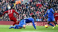 Gol Cardiff itu di sisi lain jadi berkah tersendiri untuk Liverpool. Cardiff mulai lebih berani menyerang dan meninggalkan celah-celah lebih besar. Xherdan Shaqiri memanfaatkannya untuk mencetak gol ketiga Liverpool pada menit ke-84. (Foto: Jan Kruger/Getty Images)