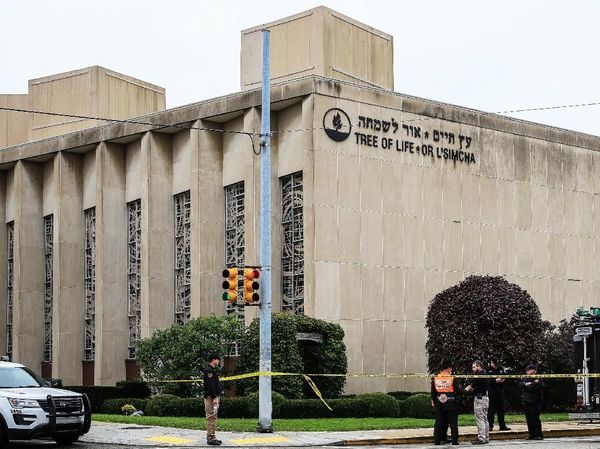 Suasana Mencekam Sinagog di Pittsburgh Usai Penembakan Brutal