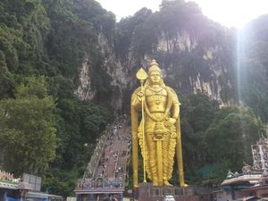 Mendaki 272 Anak Tangga di Negeri Jiran