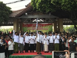Jokowi-Maruf Hadiri Kirab dan Jalan Sehat Bareng Santri di Sidoarjo
