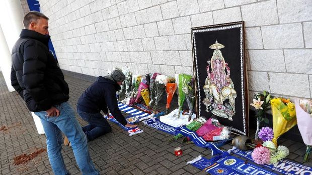 Suporter Leicester berkabung menyusul meningalnya Vichai Srivaddhanaprabha.