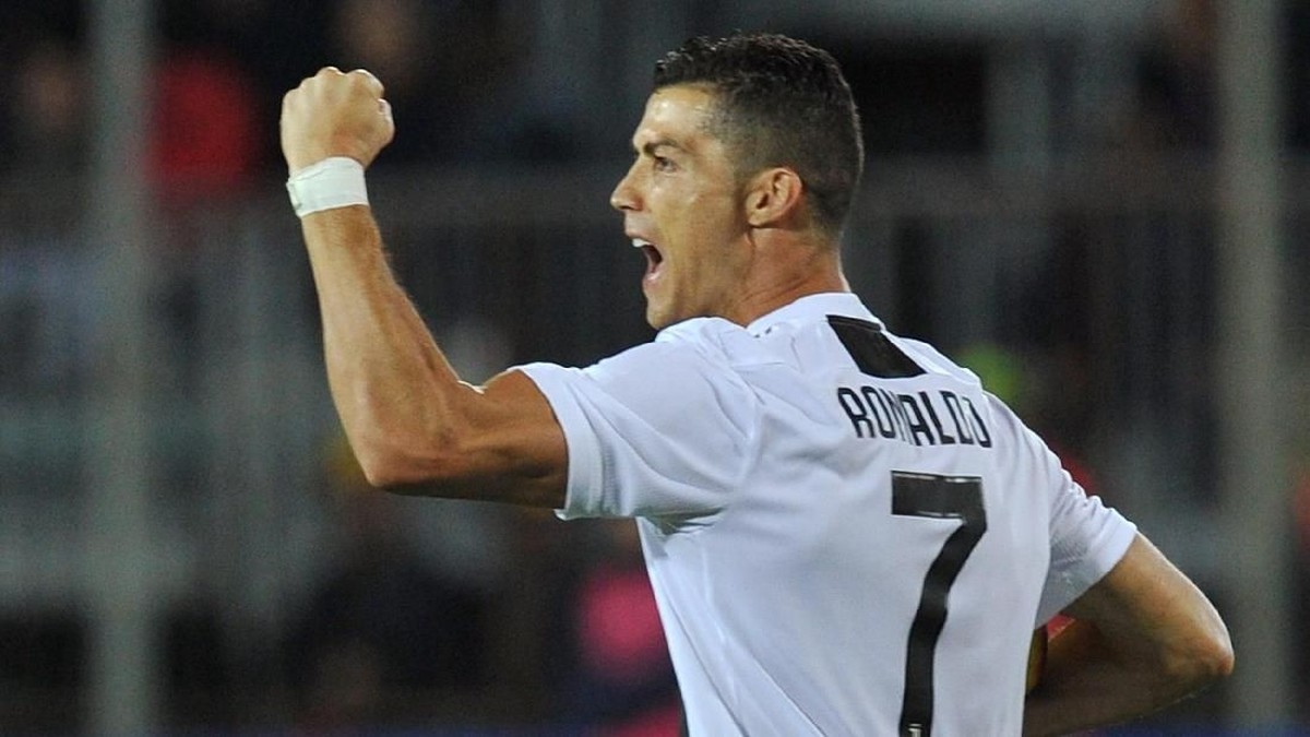 Cristiano Ronaldo mencetak dua gol untuk membawa Juventus menang 2-1 atas Empoli (Foto: Jennifer Lorenzini/Reuters)