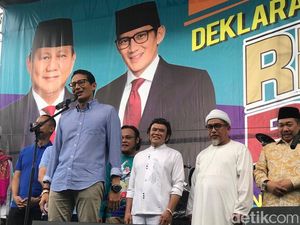 Tiru Guns N Roses, Begini Gaya Sandiaga Uno Tampil Ala Rocker 80an