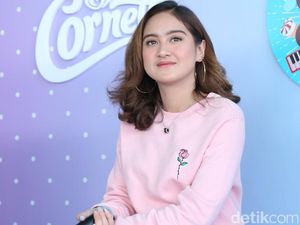 Salshabilla Adriani Pamer Kaki Jenjang