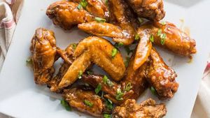 10 Resep Sayap Ayam Rumahan yang Enaknya Nampol