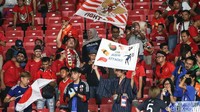 Mereka juga tampil kompak mengenakan jersey kebanggaan.