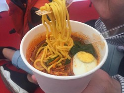 Mie Merapi dan Cekeran Midun Cocok Buat Kamu Penyuka Pedas