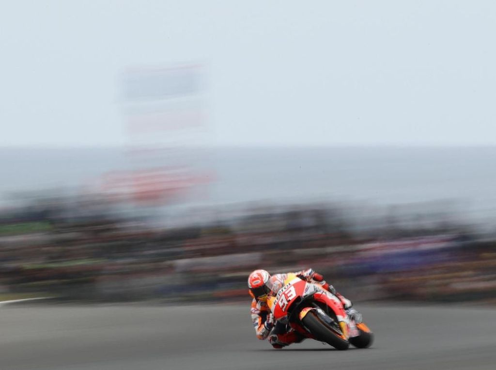Marquez Akui Zarco Tak Sengaja Menyeruduknya Marquez Akui Zarco Tak Sengaja Menyeruduknya