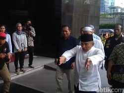 Amien Rais Tiba di KPK: Minggir, Mau Ketemu Agus Rahardjo
