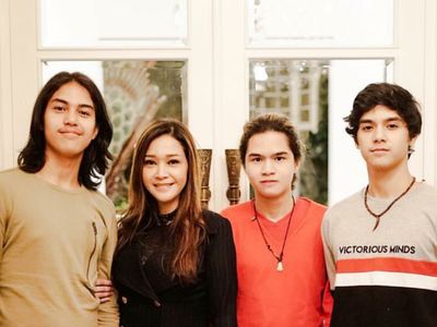 Momen Manis Bonding Time Maia Estianty dengan Ketiga Jagoannya