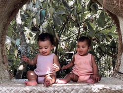 Gemasnya Anak Kim dan Khloe Kardashian Liburan di Bali