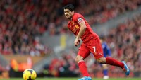 Dari urutan delapan, ada Luis Suarez. Dia hanya membela Liverpool sepanjang kariernya di Premier League dan mampu mencetak enam hat-trick. (Foto: Clive Brunskill/Getty Images)