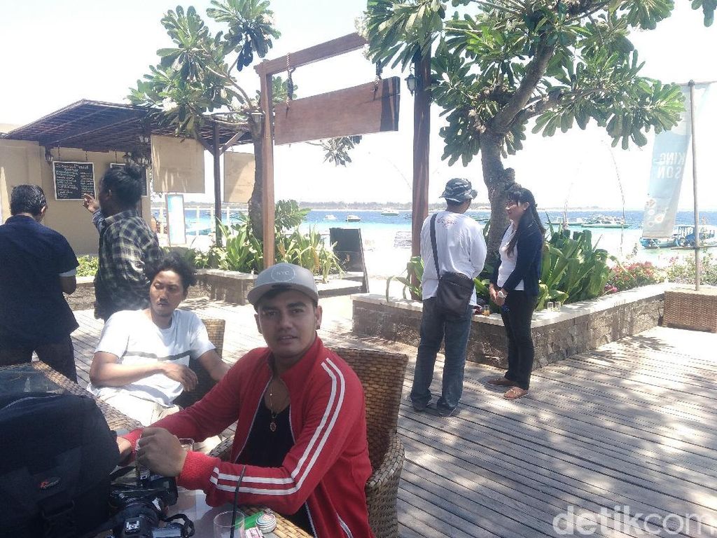 Saat Musisi Indra RSC Memuji Keindahan Gili Trawangan Saat Musisi Indra RSC Memuji Keindahan Gili Trawangan