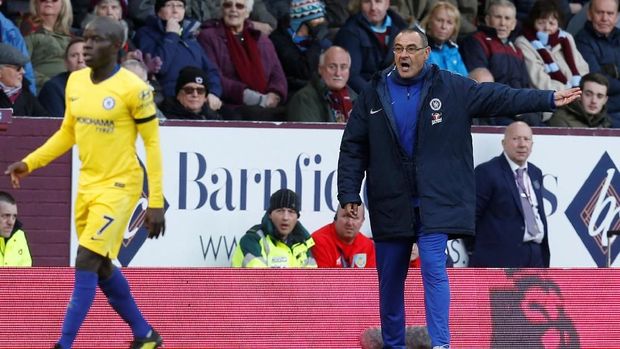 Maurizio Sarri berharap Eden Hazard bertahan di Stamford Bridge.