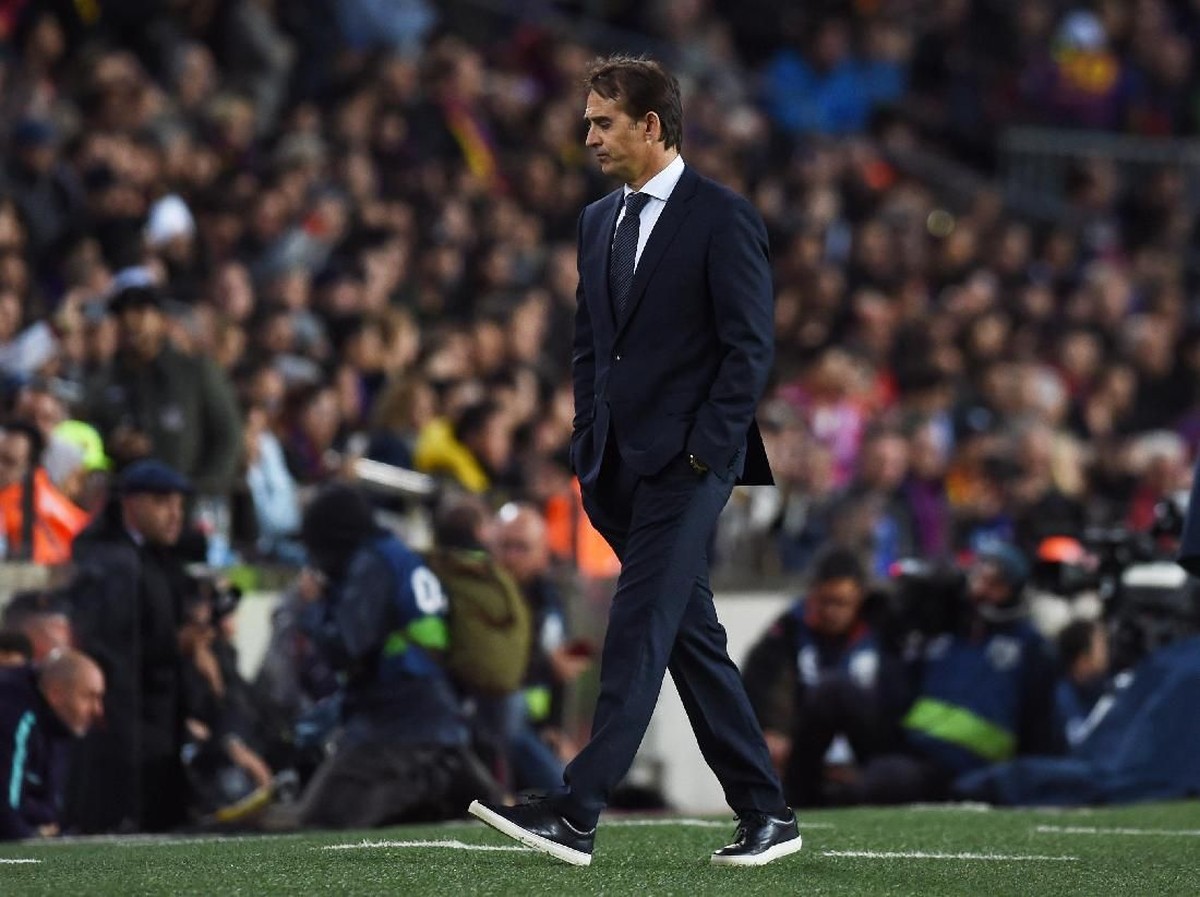 Ekspresi Julen Lopetegui saat Real Madrid kalah dari Barcelona, Minggu (28/10). (Foto: Alex Caparros/Getty Images)