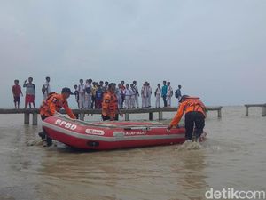 Nelayan Karawang Bantu Pencarian Korban Lion Air JT 610