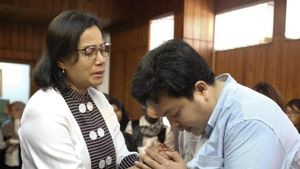 Banjir Air Mata Sri Mulyani Saat Bertemu Keluarga Korban Lion Air