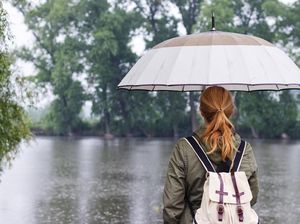 Kehujanan Bikin Sakit Itu Cuma Mitos, Tonton Penjelasannya Kehujanan Bikin Sakit Itu Cuma Mitos, Tonton Penjelasannya
