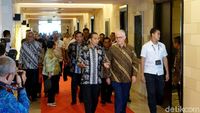 Gaya Jokowi-Turnbull Kompak Berbatik di Bali