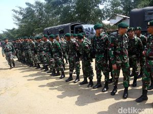 TNI-Polri dan Basarnas Siaga di Pantai Tanjung Pakis
