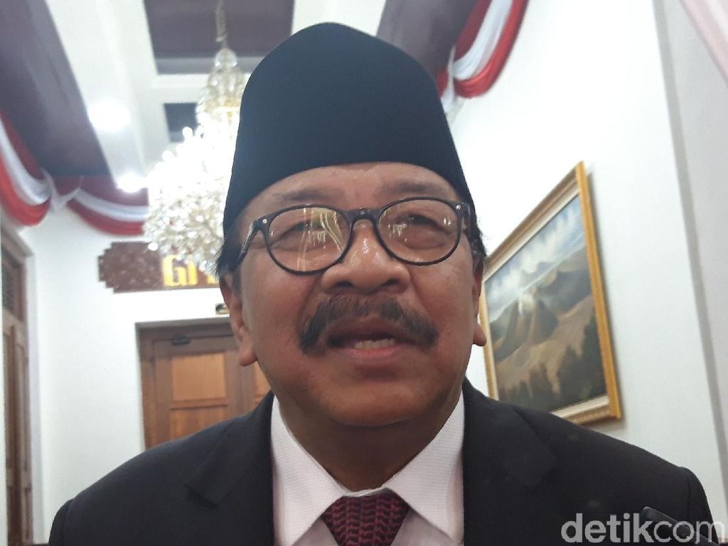 Gubernur Soekarwo Tegaskan Tak Ada Kebijakan Ganjil Genap di Jatim Gubernur Soekarwo Tegaskan Tak Ada Kebijakan Ganjil Genap di Jatim