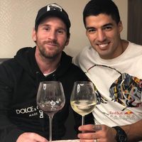 Cara Berkelas Messi-Suarez Rayakan Kemenangan atas Madrid: Nikmati Segelas Wine