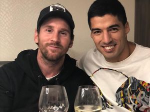 Messi Pasti Ikut Gembira Luis Suarez Juara... kan Keduanya Teman Messi Pasti Ikut Gembira Luis Suarez Juara... kan Keduanya Teman