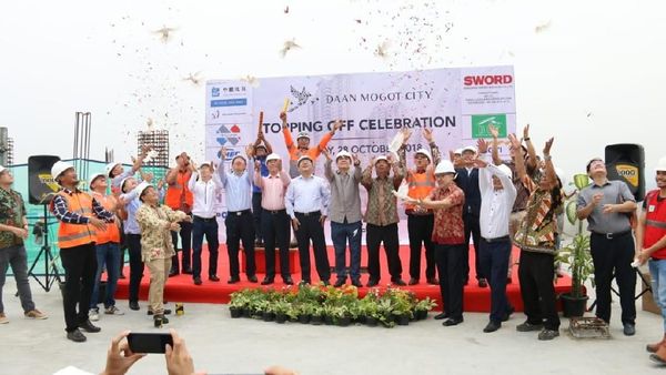 Daan Mogot City Lakukan Topping Off Tahap 1