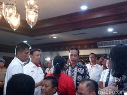 Saat Jokowi Berbincang dengan Keluarga Para Korban Lion Air