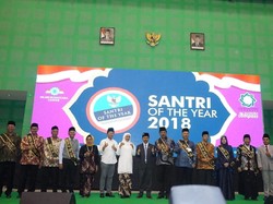 Dahlan Iskan Raih Santri of The Year 2018