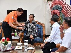 Tiba di Halim, Jokowi Langsung Terima Laporan soal Lion Air JT 610