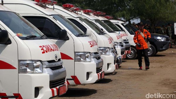 Ambulans Siaga di Tanjungpakis, Siap Sambut Jenazah Korban Lion Air