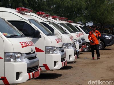 Ambulans Siaga di Tanjungpakis, Siap Sambut Jenazah Korban Lion Air