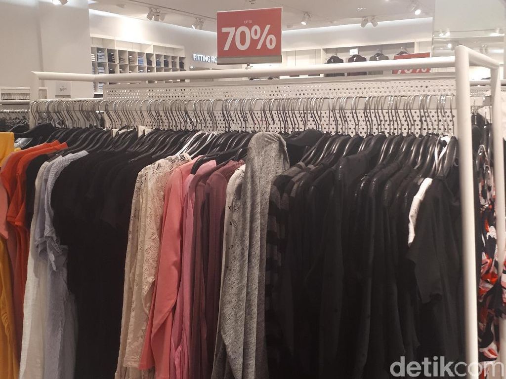 H&M Diskon Hingga 70%, T-shirt Mulai dari Rp 70 Ribu H&M Diskon Hingga 70%, T-shirt Mulai dari Rp 70 Ribu