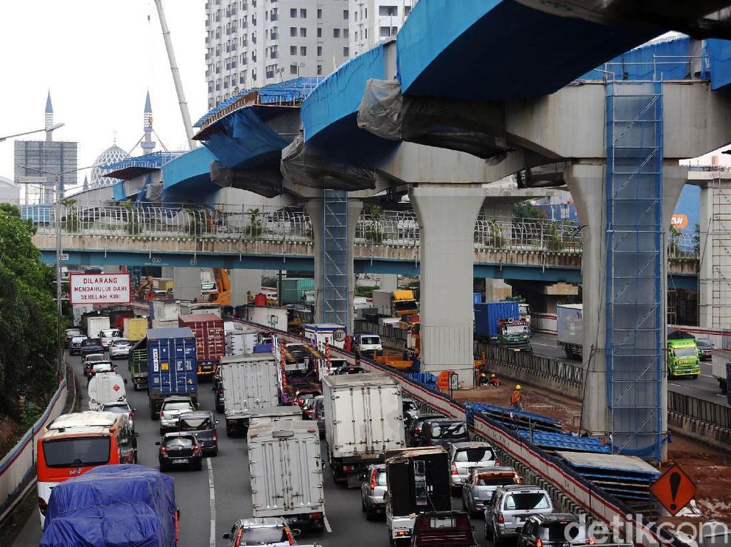 Banyak Keluhan Bikin Macet, Proyek di Tol Japek Digarap Bergantian Banyak Keluhan Bikin Macet, Proyek di Tol Japek Digarap Bergantian