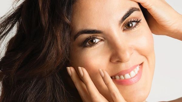 Potret Wanita yang Dibayar Rp 76 Juta Sehari karena Punya Tangan Cantik