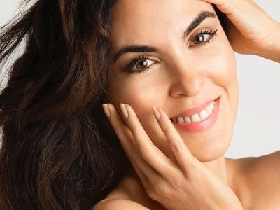 Potret Wanita yang Dibayar Rp 76 Juta Sehari karena Punya Tangan Cantik