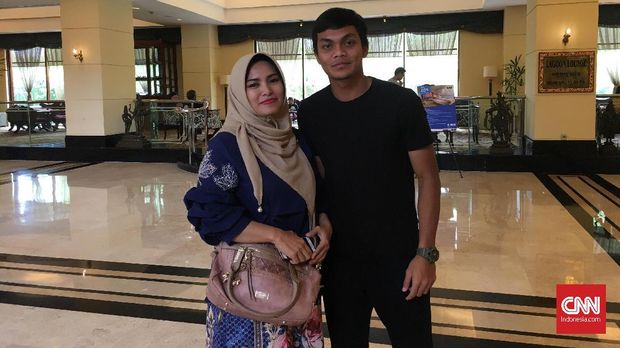 Rachmat Irianto bersama ibunya, Rachmawati.