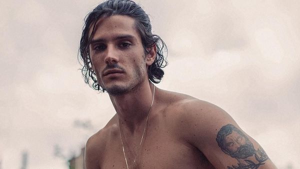 Foto: Diego Barrueco, Model Tampan Spanyol yang Suka Pantai