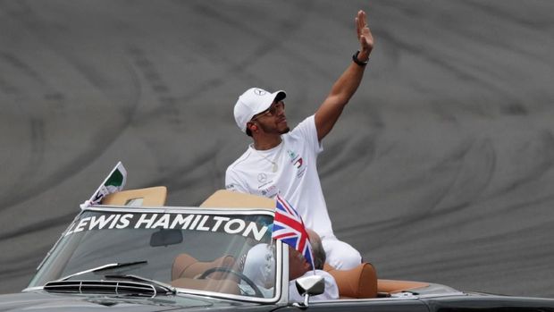 Lewis Hamilton tampil lebih baik sejak pertengahan musim bila dibandingkan dengan Sebastian Vettel.