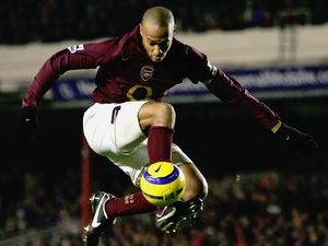 Belajar Menjadi Striker Hebat seperti Thierry Henry