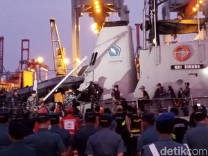 Petugas Kembali Angkut 7 Kantong Jenazah ke Priok