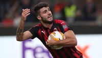 Patrick Cutrone tetap jadi andalan di lini depan AC Milan meski sudah ada sosok sesenior Gonzalo Higuain. Cutrone musim ini sudah bikin lima gol dan satu assist dari 10 laga. (Marco Luzzani/Getty Images)