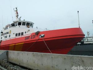 Kapal Basarnas Semarang Dikerahkan ke Lokasi Lion Air Jatuh Kapal Basarnas Semarang Dikerahkan ke Lokasi Lion Air Jatuh