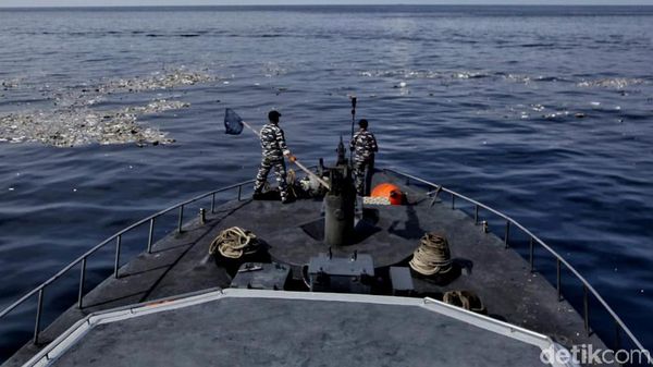 Melihat Dari Dekat Proses Evakuasi Lion Air Bersama TNI AL