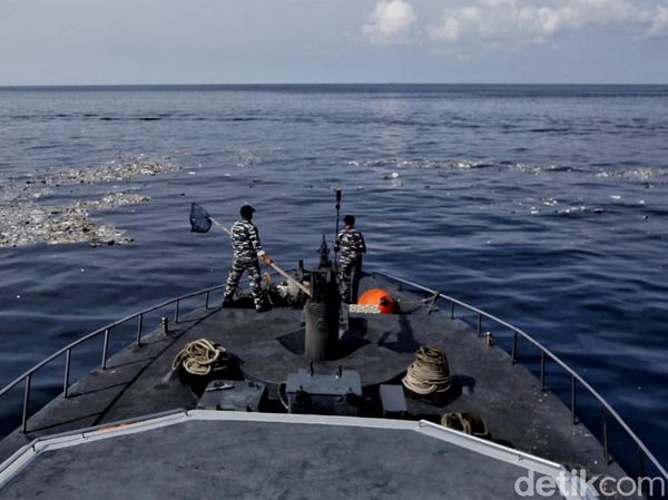 Melihat Dari Dekat Proses Evakuasi Lion Air Bersama TNI AL
