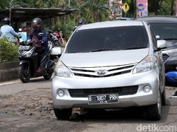 Hati-hati Berkendara di Jalan Rusak, Perhatikan Kecepatan