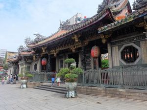 Belajar Toleransi dari Longshan Temple di Taipei