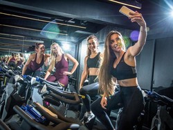 Cekrek! Foto-Foto Nomor Satu, Sehat Kemudian